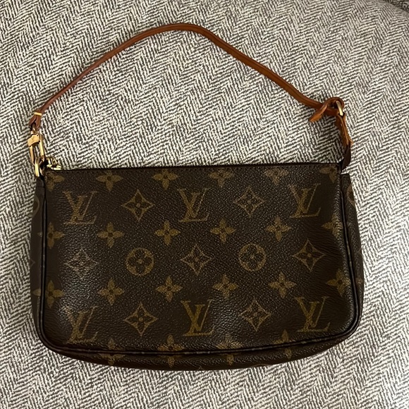 Louis Vuitton Handbags - Louis Vuitton Monogram Pochette